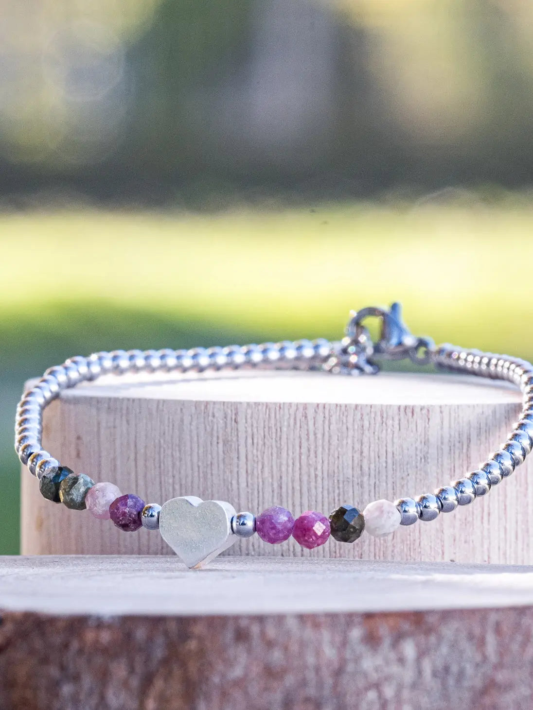 Bracciale con pietre Tormalina ed ematite con cuore centrale Namastemood